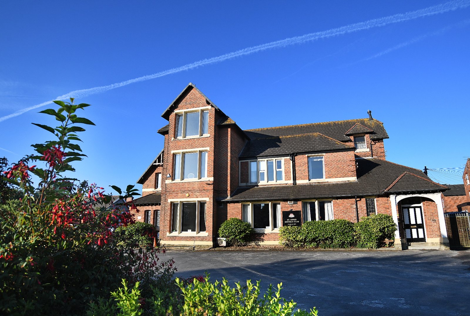 The District Club seen from the corner of Clifton Drive South on a bright day.